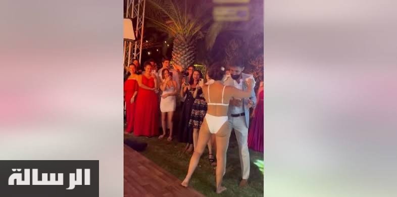 بكل وقاحة.. بدون خجل عروسة تونسية تحضر حفل زفافها بالبيكيني وترقص بملابسها الداخلية من أجل إمتاع الجماهير والشهرة