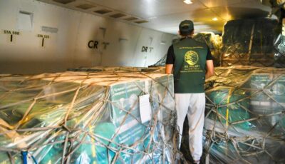 “مركز الملك سلمان للإغاثة” يعلن وصول الطائرة الإغاثية الأولى إلى ليبيا