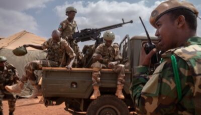الصومال يعلن مقتل 30 عنصرا من حركة الشباب الإرهابية