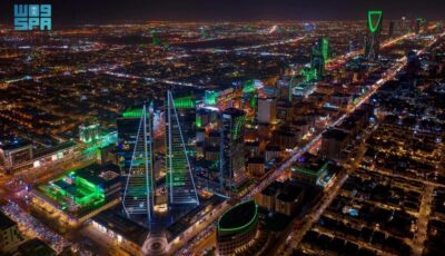 اليوم الوطني.. اللون الأخضر يحول أبراج الرياض إلى تحف فنية