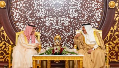 وزير الخارجية يبحث مع ملك البحرين العلاقات الأخوية التاريخية
